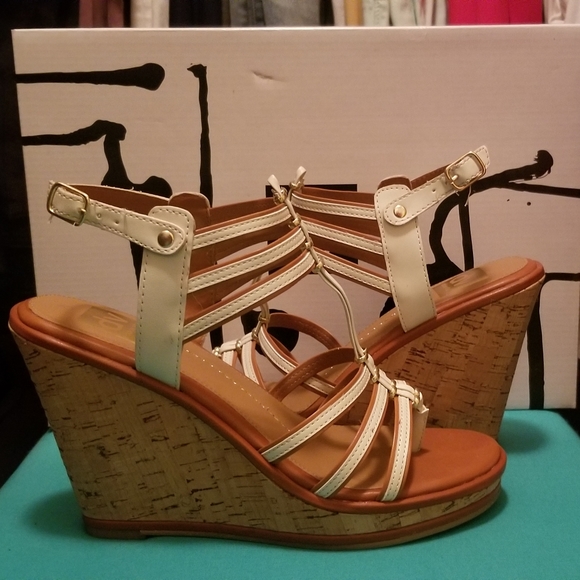 DV by Dolce Vita Tenley Wedge Sandals - Picture 1 of 2